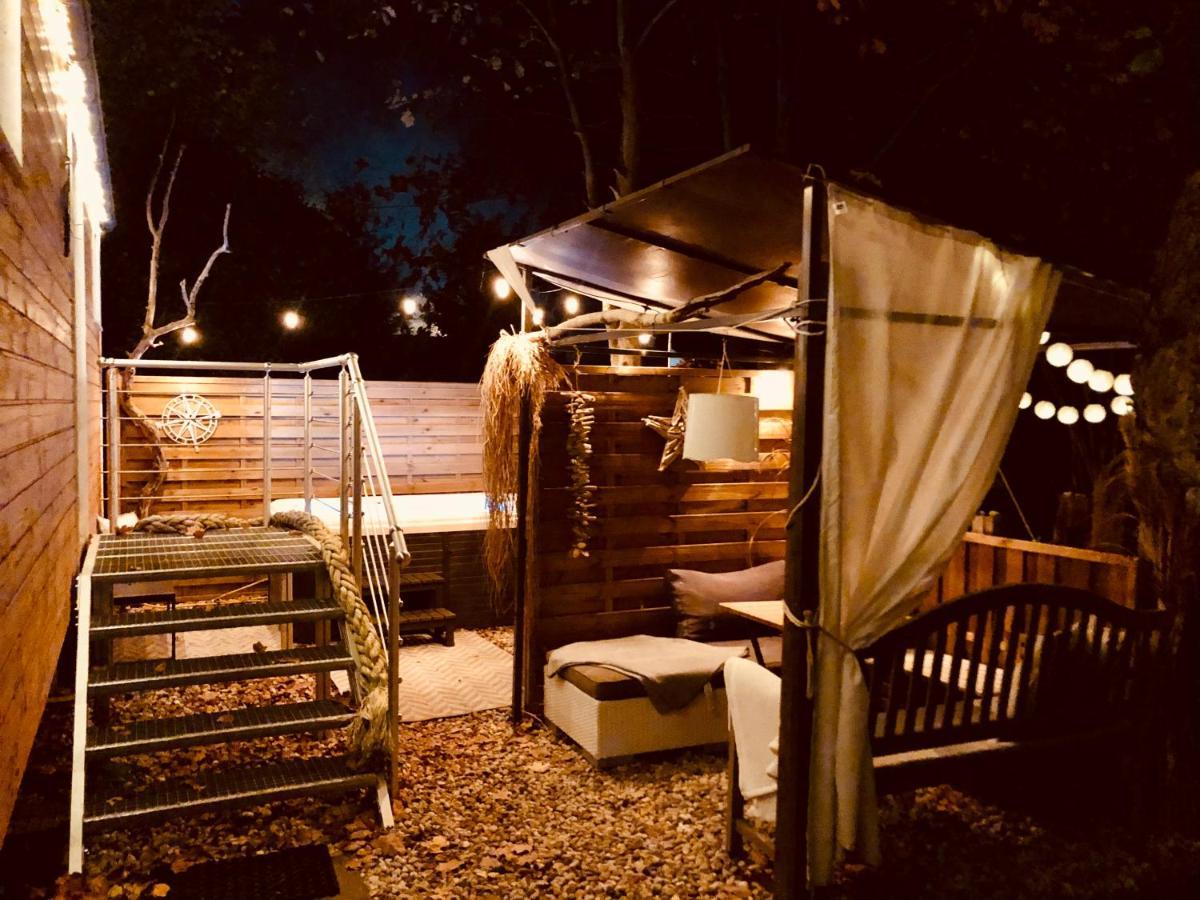 Zirkuswagen Mit Outdoor Whirlpool Und Garten Petershagen-Eggersdorf 외부 사진