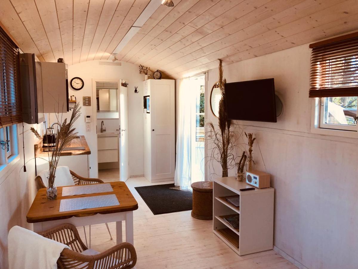 Zirkuswagen Mit Outdoor Whirlpool Und Garten Petershagen-Eggersdorf 외부 사진