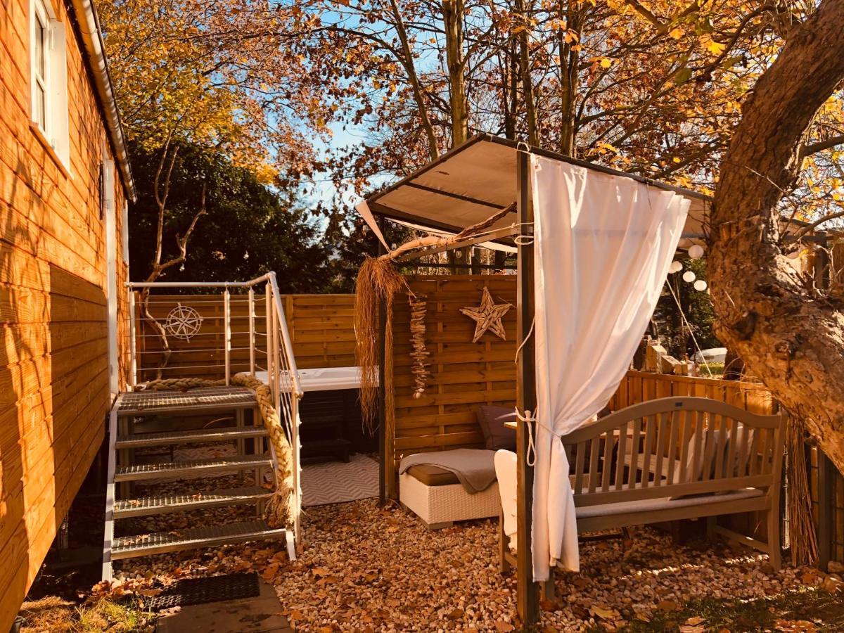 Zirkuswagen Mit Outdoor Whirlpool Und Garten Petershagen-Eggersdorf 외부 사진